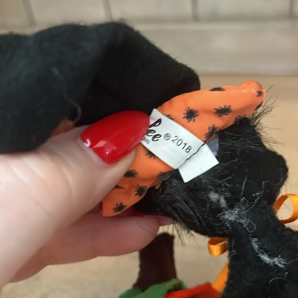 Annalee Witch Cat “Midnight Ride Kitty” Pumpkin Broom Hat